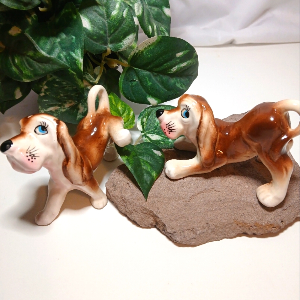 Vintage JAPAN Beagle? Comic Hound Dog Salt and Pepper Shakers
